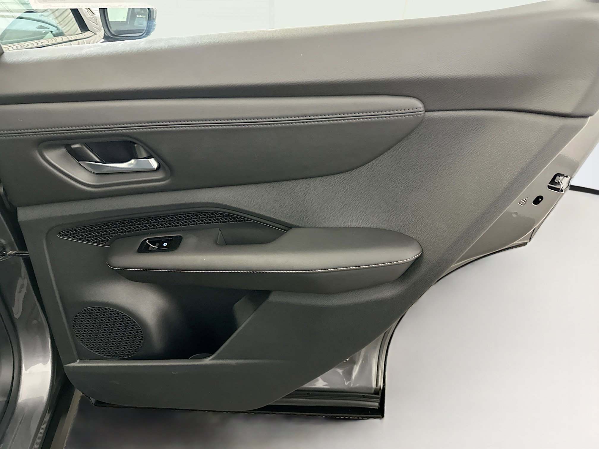 Used 2024 Nissan Ariya AWD image 33