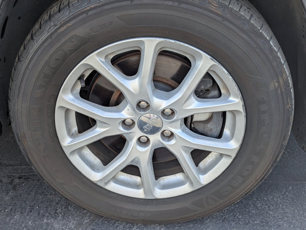 Used 2016 Jeep Cherokee Latitude w/ Comfort/Convenience Group FWD image 11