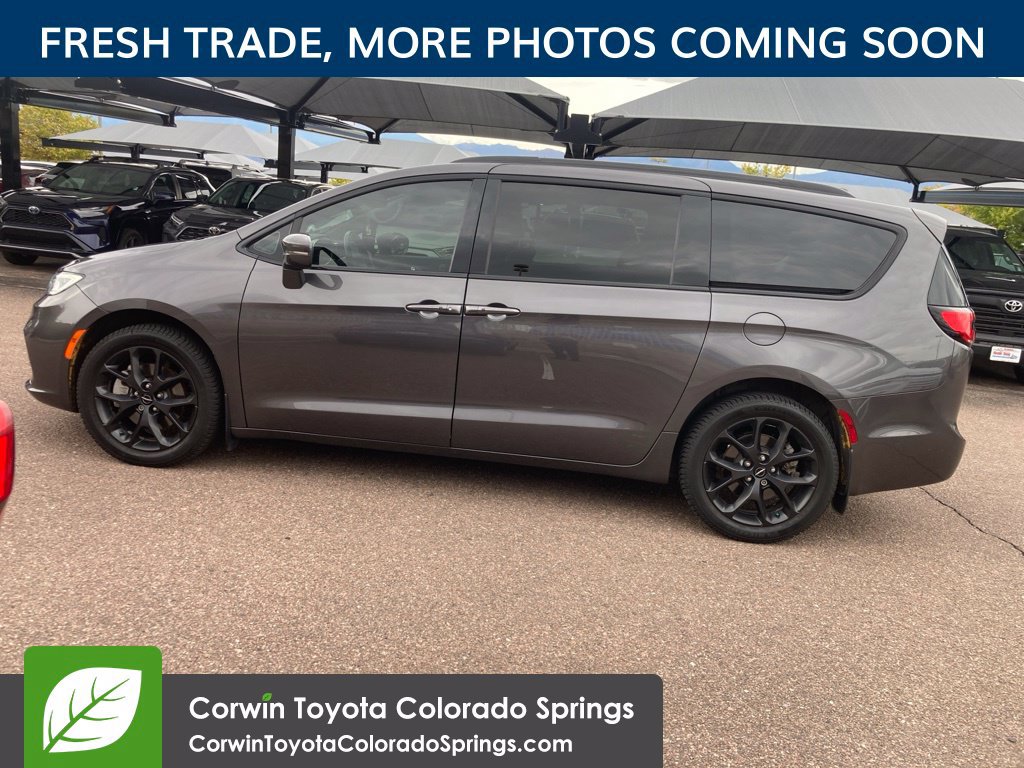 Used 2021 Chrysler Pacifica Limited w/ Uconnect Theater Family Group AWD/4WD image 5