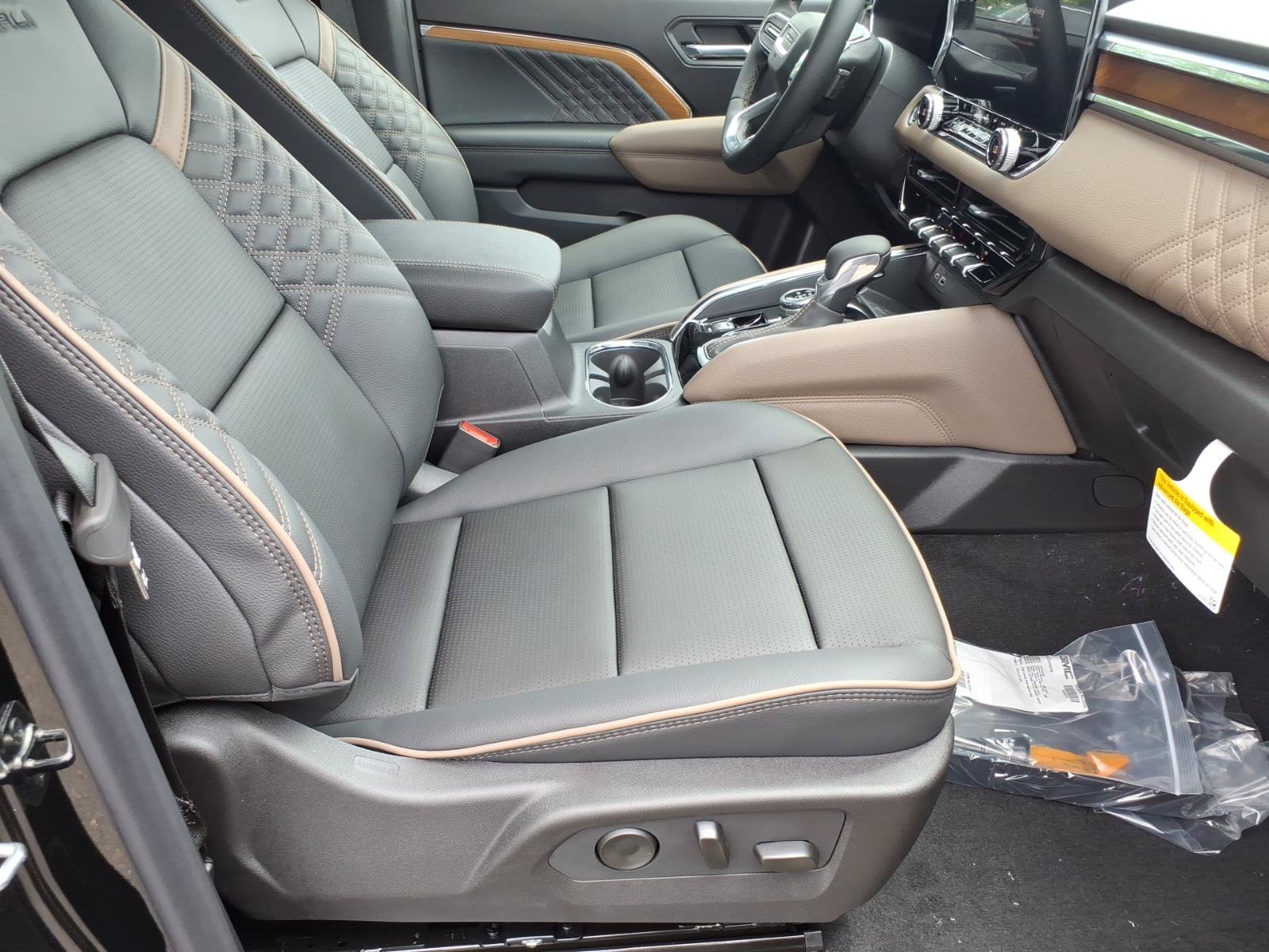 New 2026 GMC Canyon Denali w/ LPO, Denali Black Edition AWD/4WD image 7