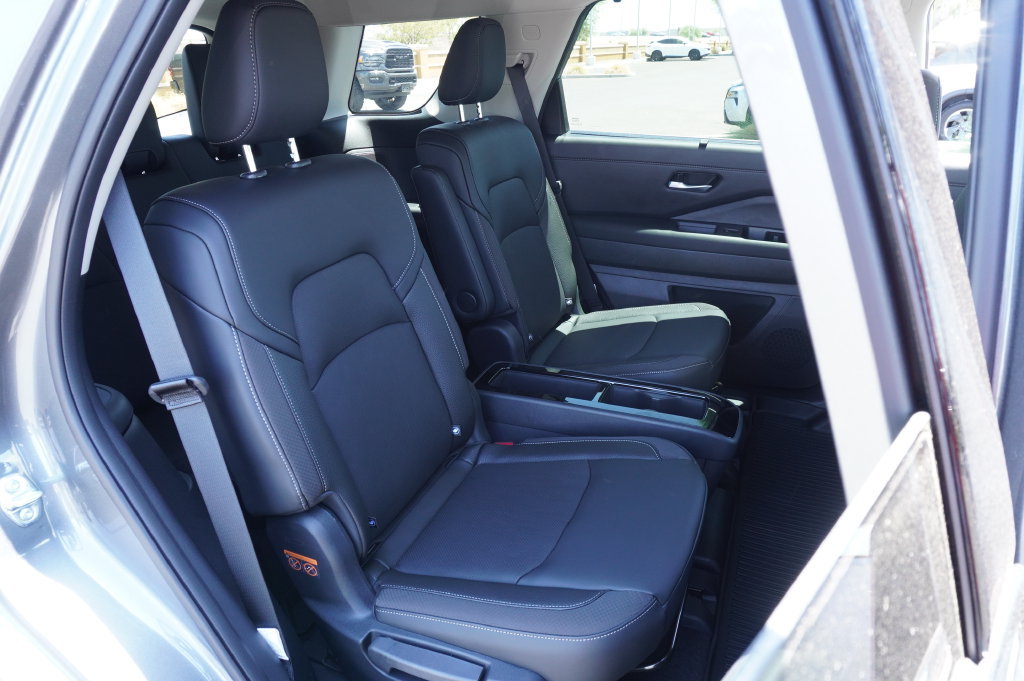 New 2026 Nissan Pathfinder SL w/ SL Premium Package AWD/4WD image 9