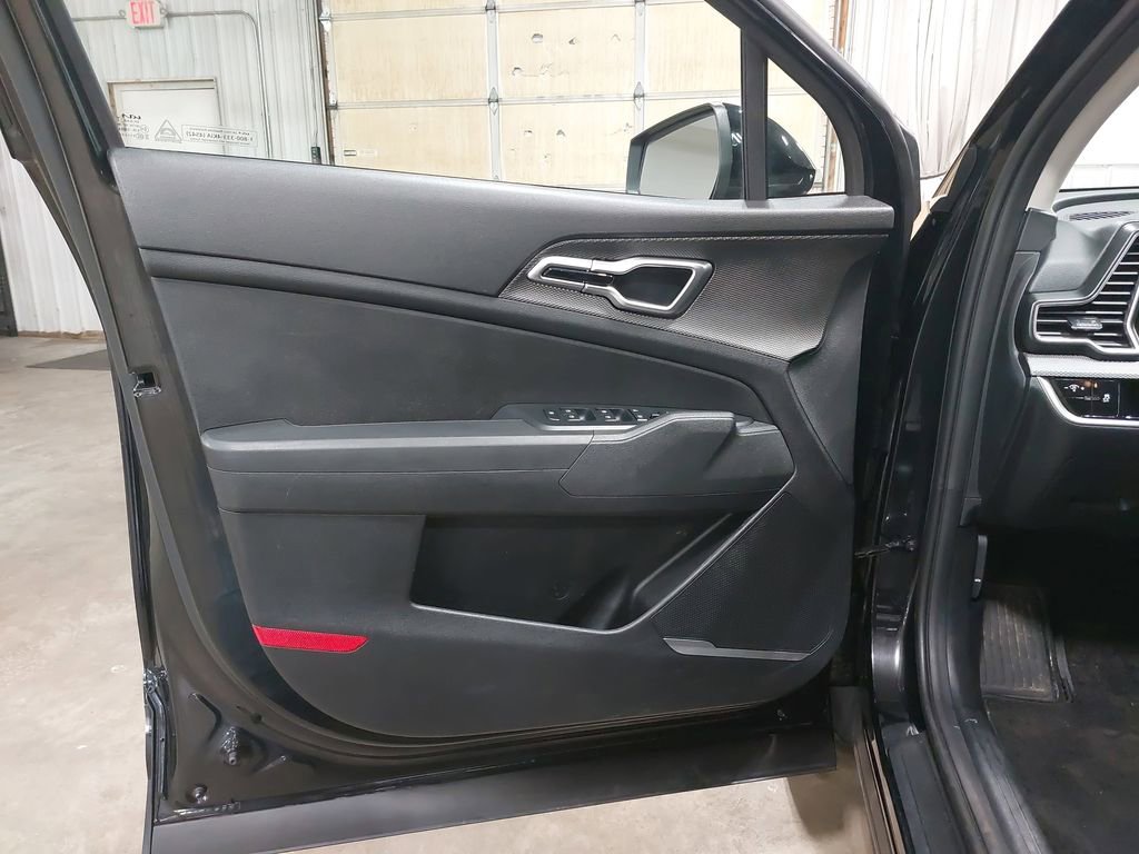 Used 2025 Kia Sportage LX image 26