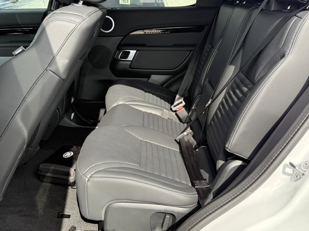 New 2025 Land Rover Discovery S image 23