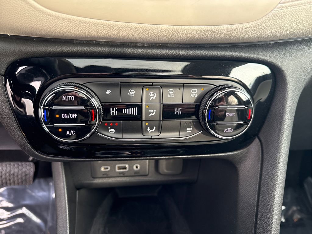 Used 2020 Buick Encore GX Essence w/ Experience Buick Package image 33