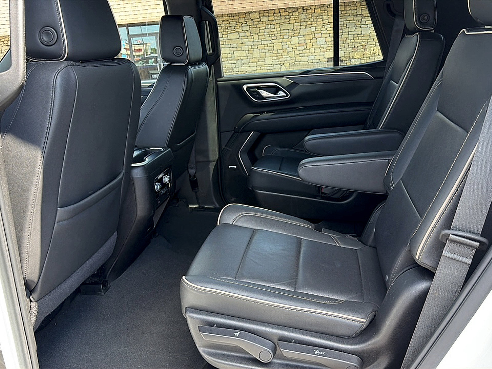 Used 2024 GMC Yukon SLT AWD/4WD image 14