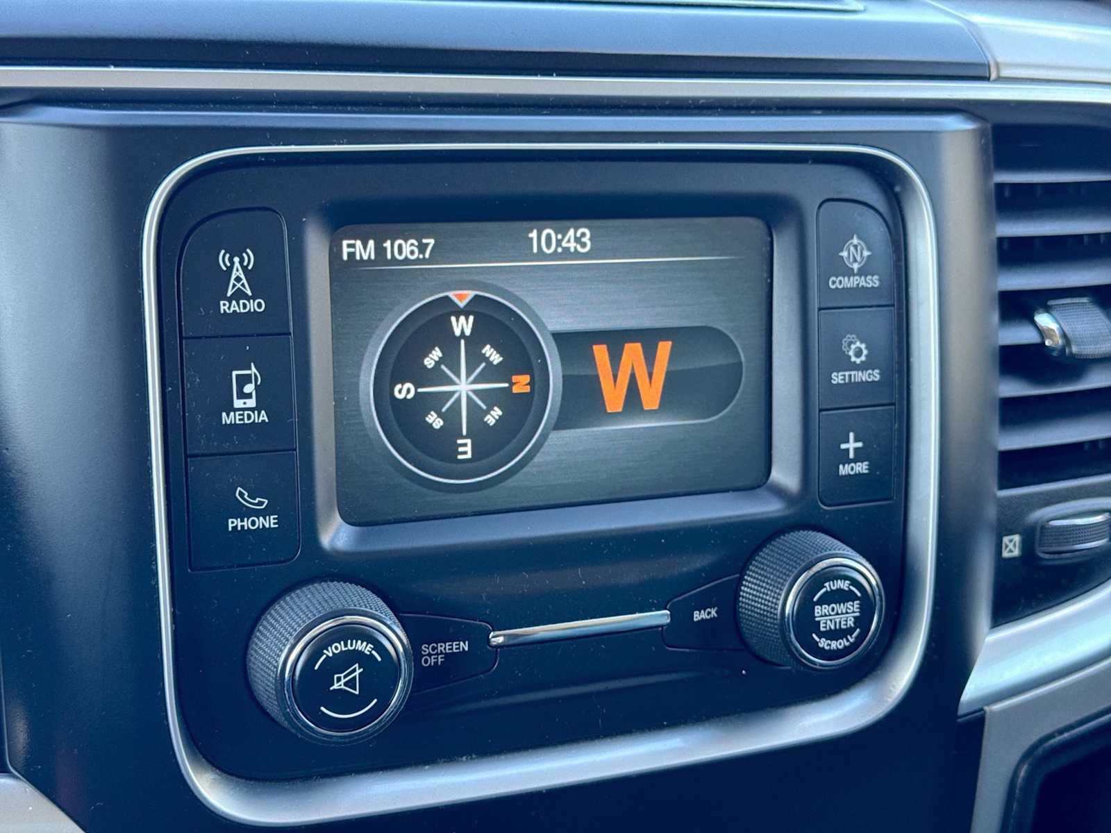 Used 2019 RAM 1500 Classic SLT AWD/4WD image 28