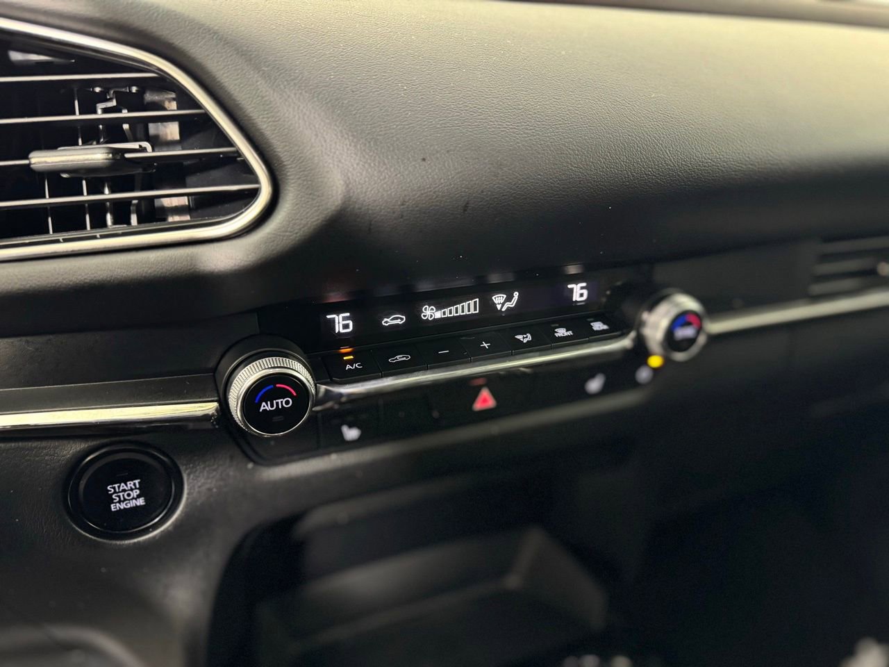 Used 2024 MAZDA CX-30 AWD 2.5 S w/ Premium Package image 19