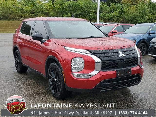 Used 2024 Mitsubishi Outlander SE Black Edition image 3