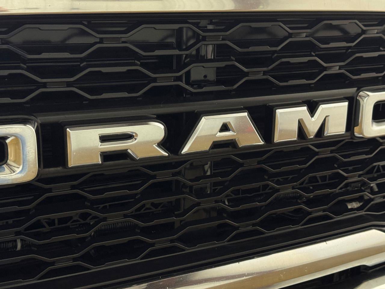 Used 2022 RAM 2500 Tradesman w/ Chrome Appearance Group AWD/4WD image 47