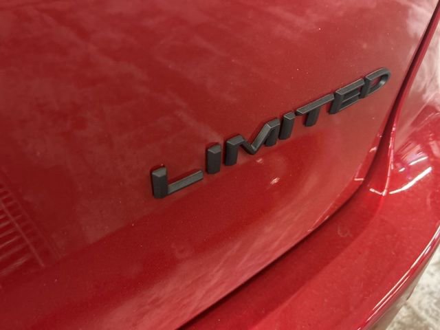 Used 2025 Chrysler Pacifica Limited image 34