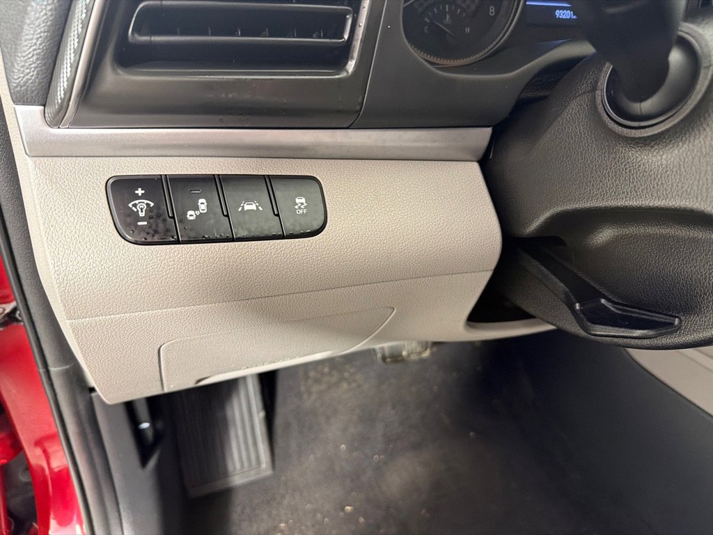 Used 2020 Hyundai Elantra SEL image 13