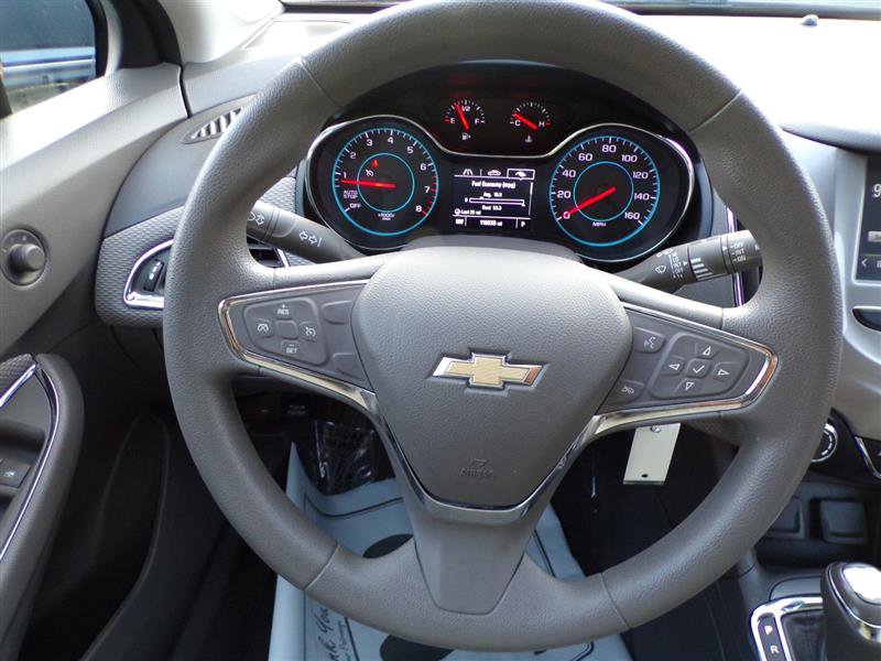 Used 2017 Chevrolet Cruze LT FWD image 32