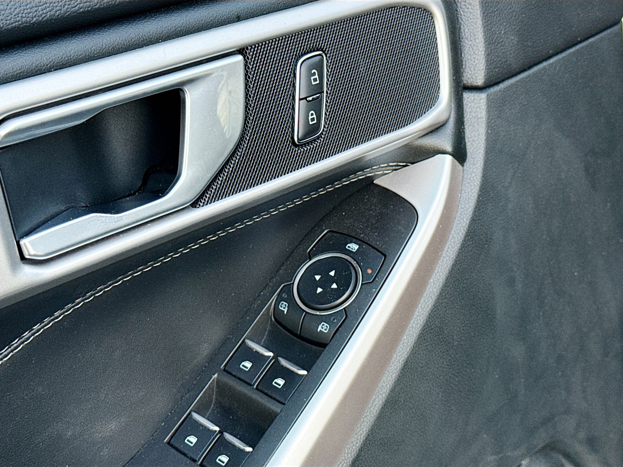 Certified 2023 Ford Explorer XLT w/ Class IV Trailer Tow Package image 8