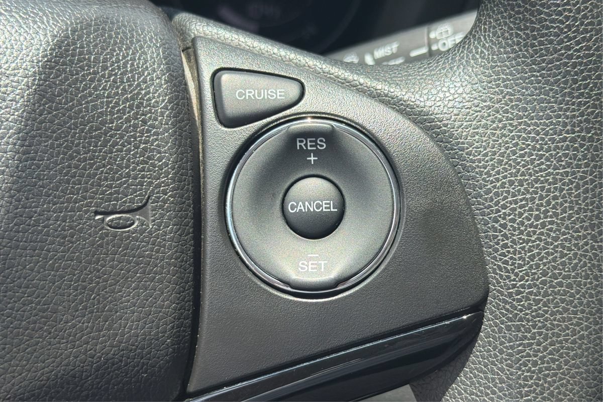Used 2018 Honda HR-V LX image 30