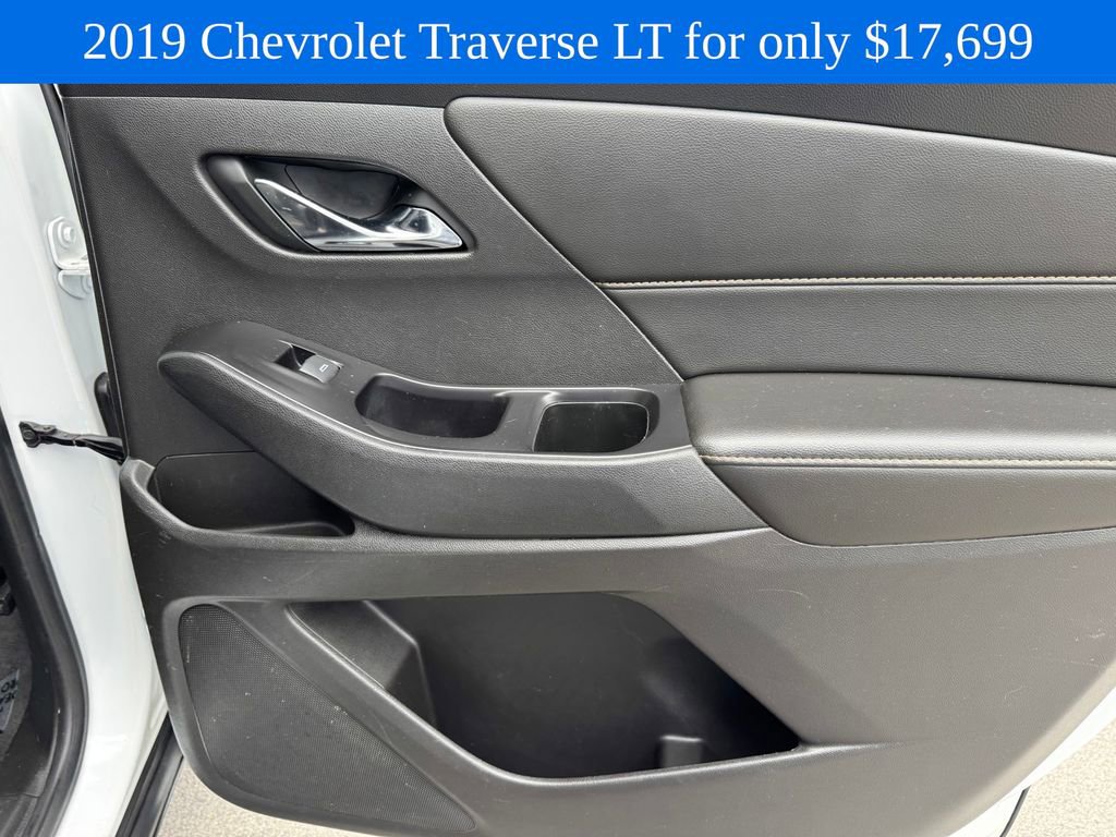 Used 2019 Chevrolet Traverse LT FWD image 11