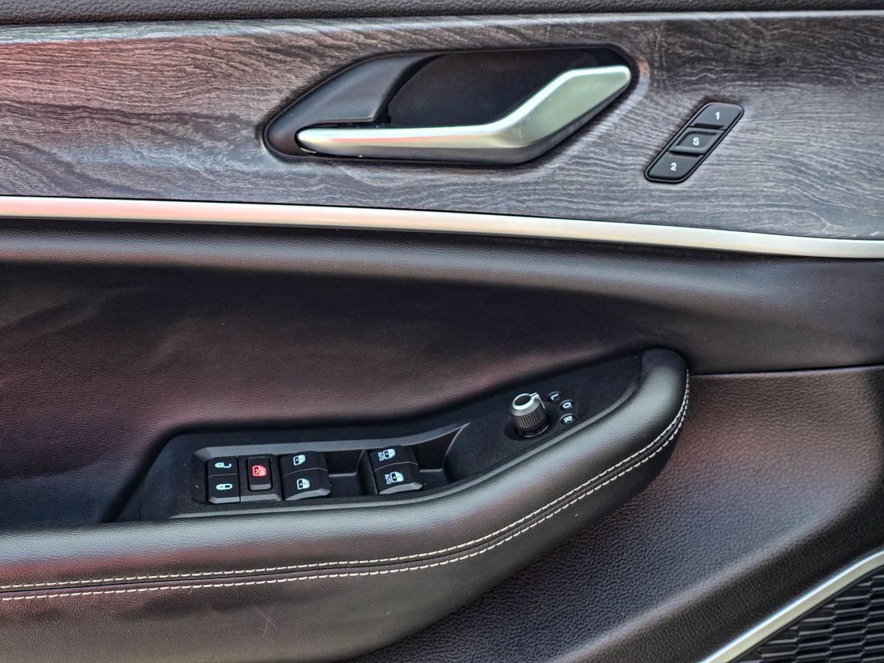Used 2022 Jeep Grand Cherokee Limited image 12