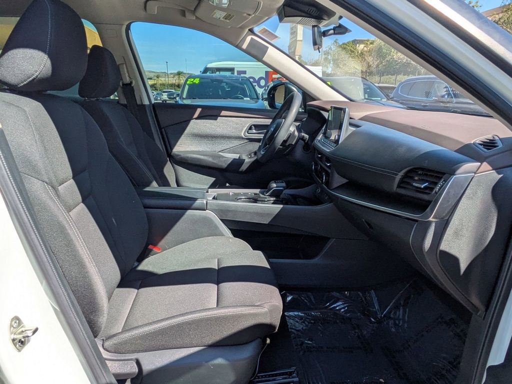 Used 2023 Nissan Rogue S FWD image 29