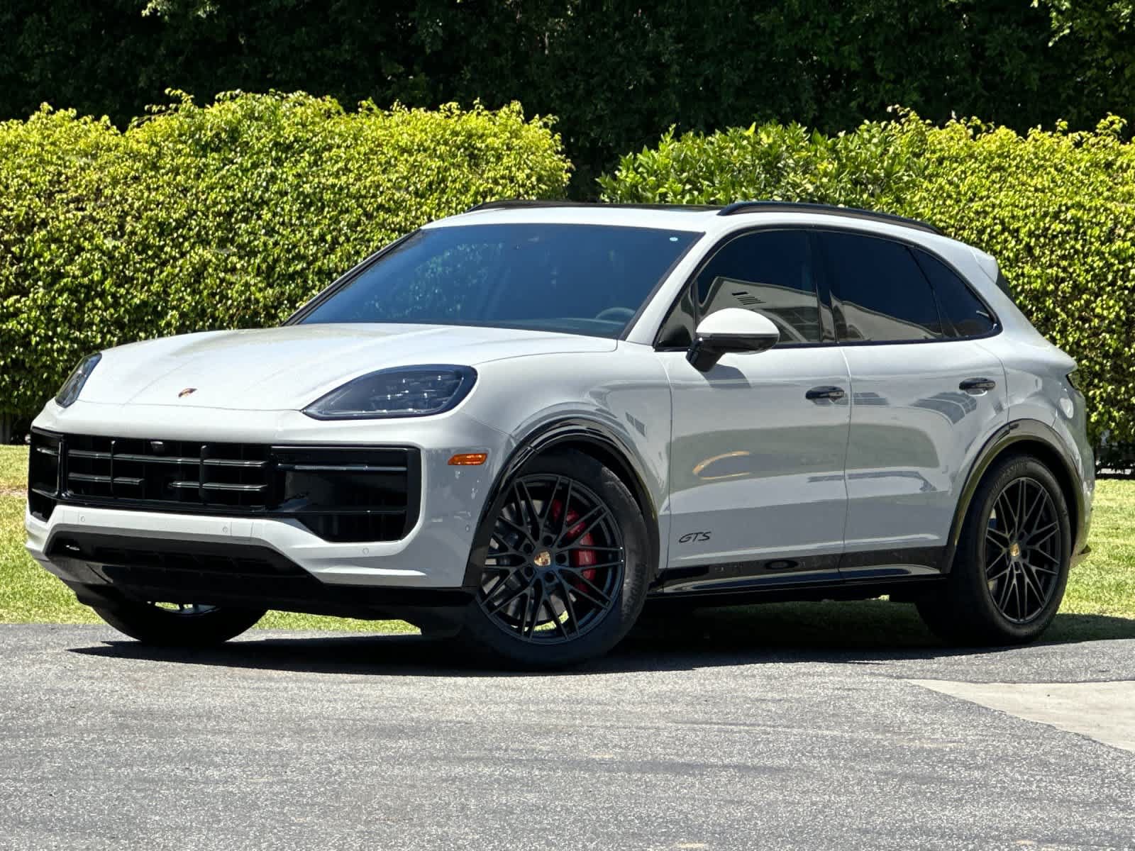 Certified 2025 Porsche Cayenne GTS AWD/4WD image 1