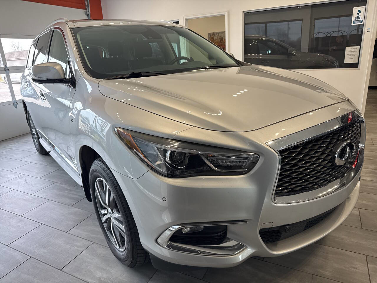Used 2020 INFINITI QX60 Luxe w/ Essential Package AWD/4WD image 2