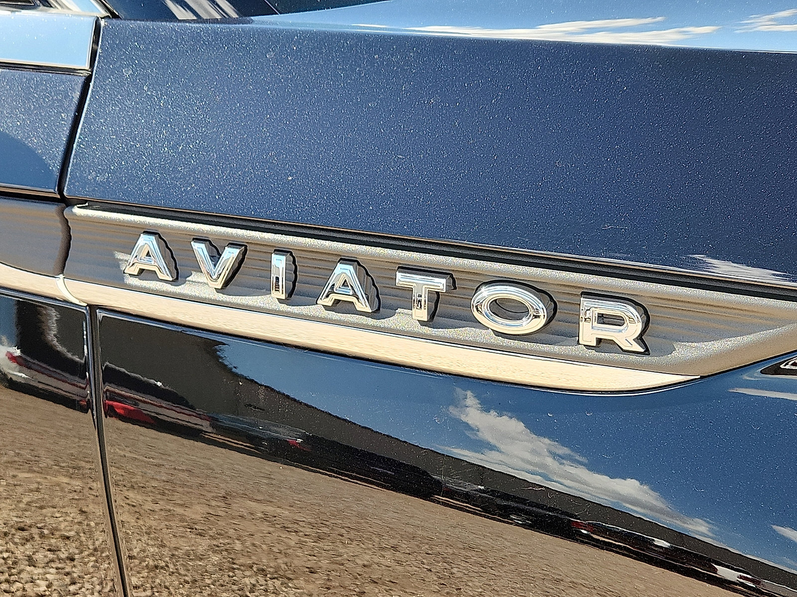 Used 2024 Lincoln Aviator 2WD w/ Premium Package image 8