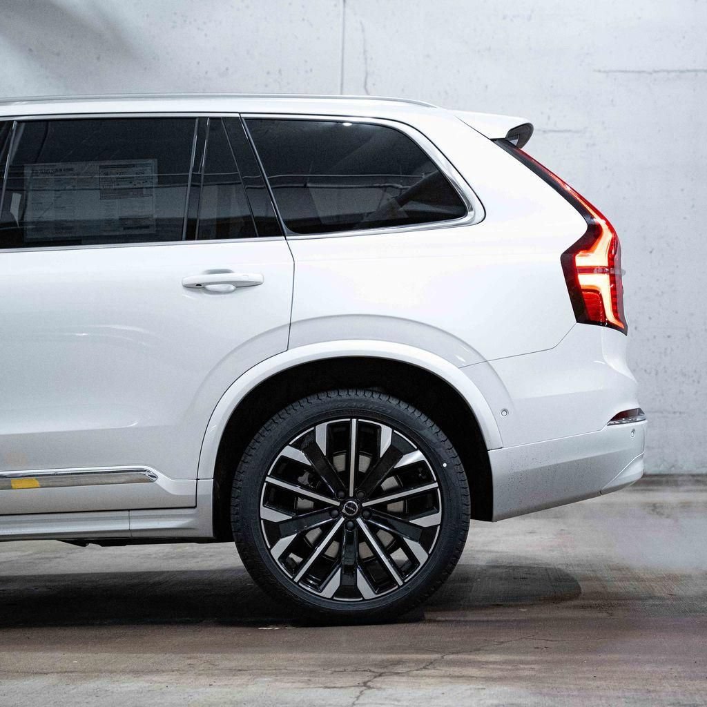 New 2026 Volvo XC90 T8 Plus w/ Protection Package Premier AWD/4WD image 4