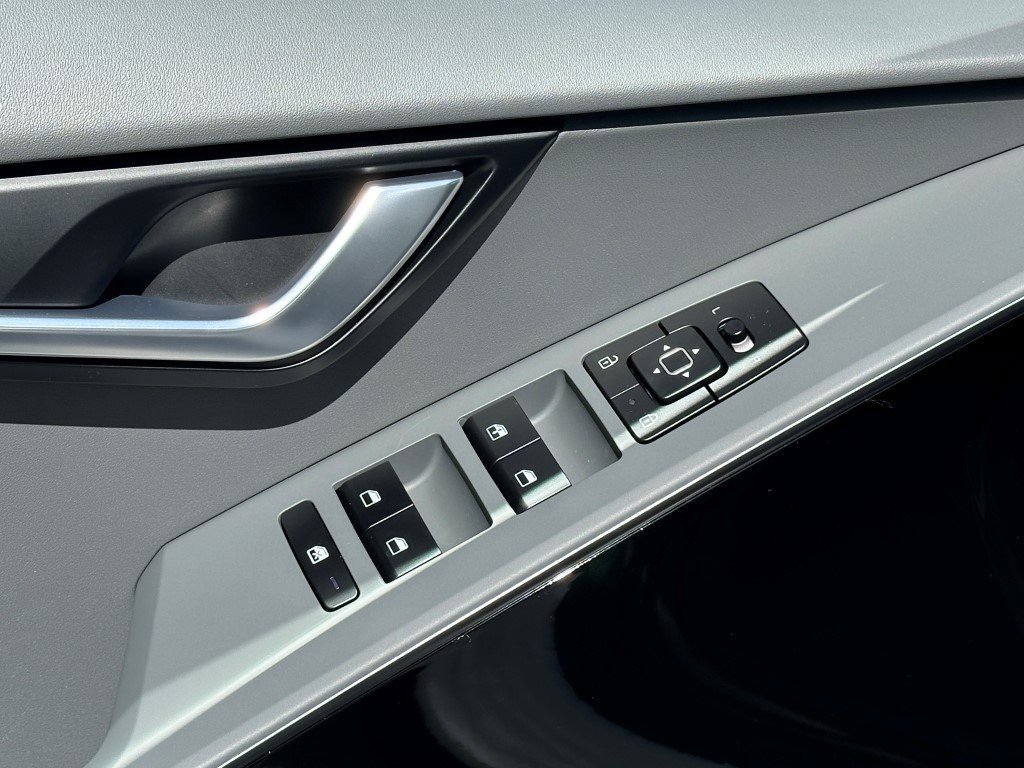 New 2025 Kia Niro EX image 15