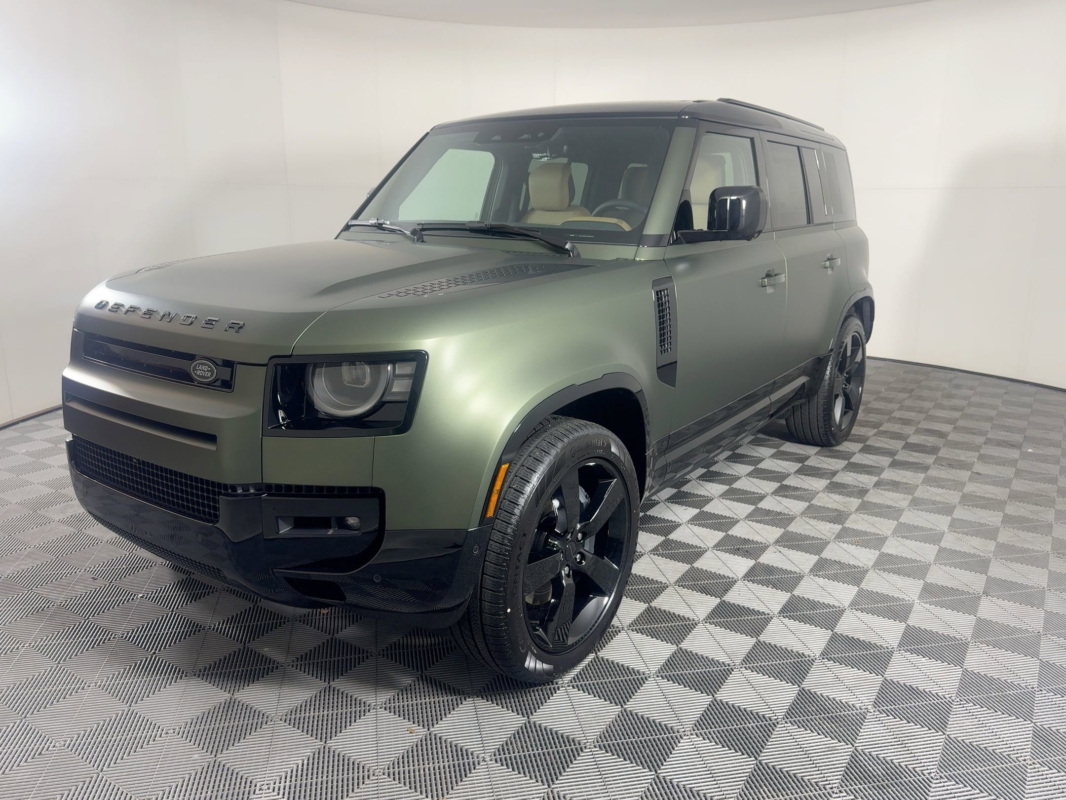 New 2026 Land Rover Defender 110 X-Dynamic SE image 1