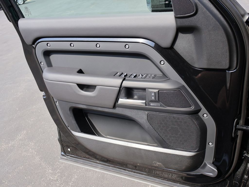 New 2026 Land Rover Defender 110 X-Dynamic SE image 35