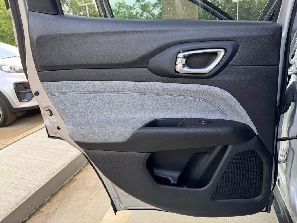 Used 2024 Jeep Compass Latitude image 21