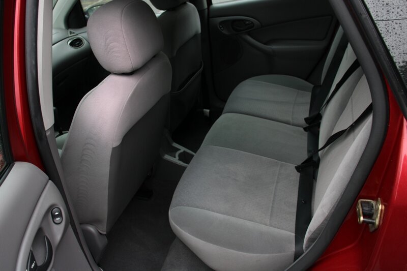 Used 2004 Ford Focus ZX5 Hatchback FWD image 15