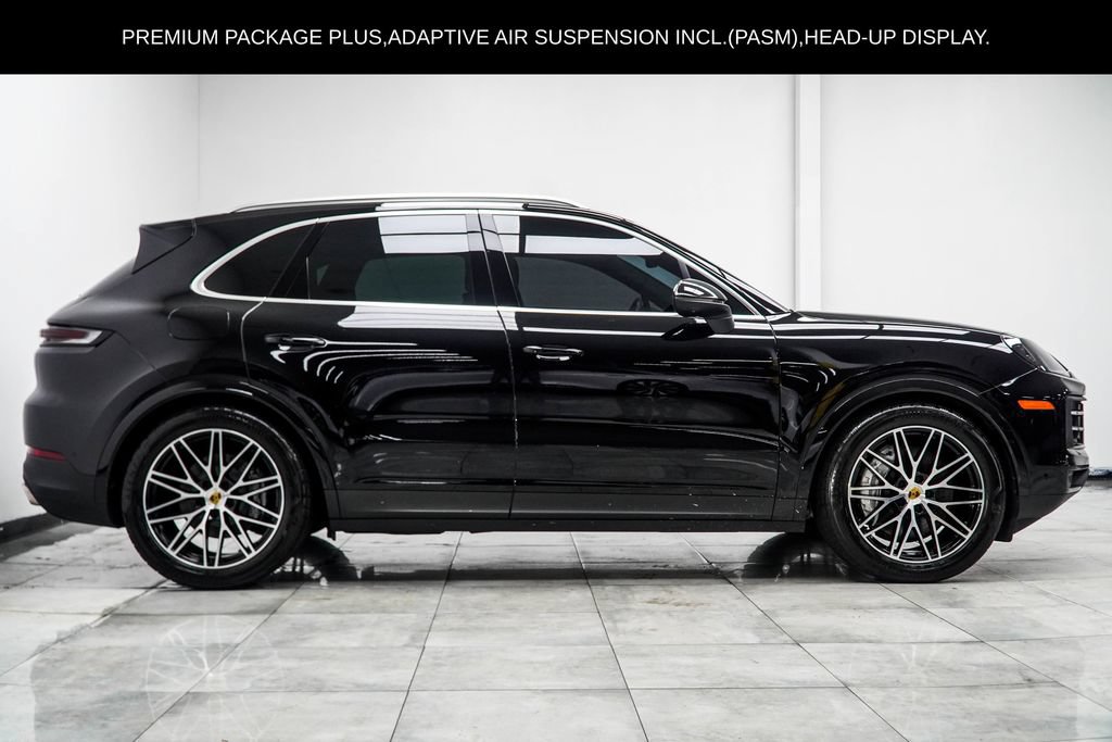 Used 2024 Porsche Cayenne AWD/4WD image 7