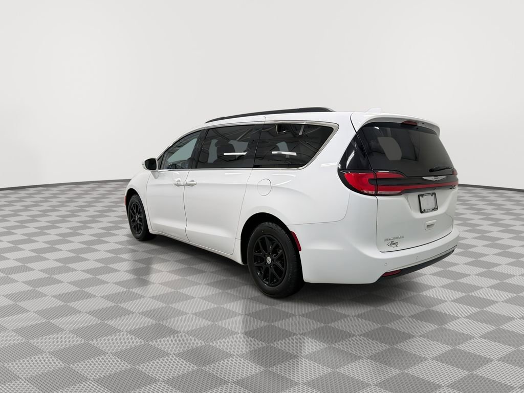 Used 2022 Chrysler Pacifica Touring-L image 8