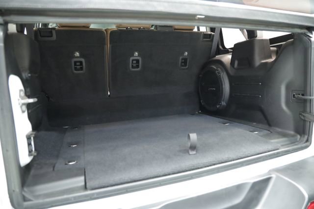 Used 2022 Jeep Wrangler Unlimited Sahara w/ Cold Weather Group image 35