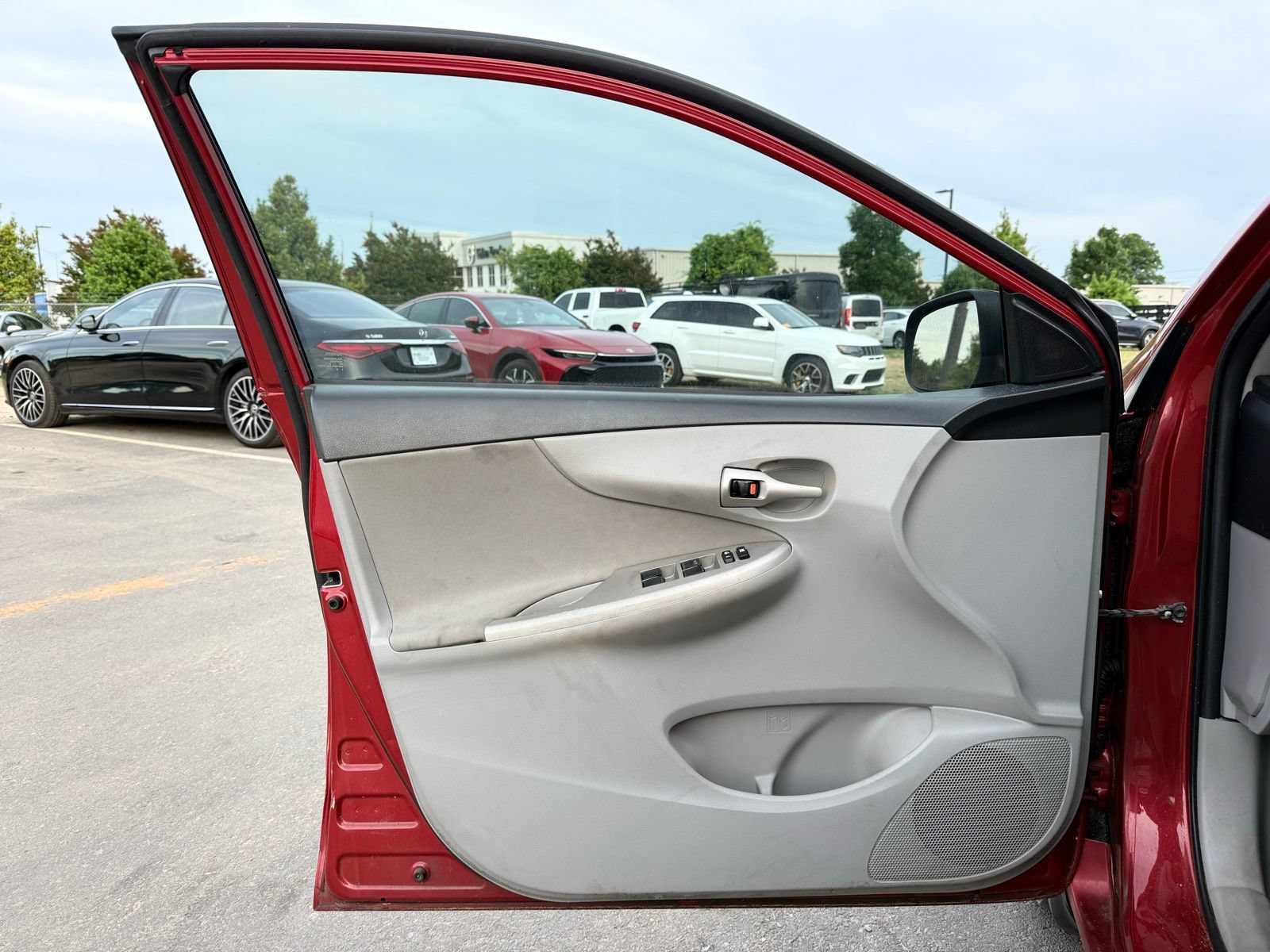 Used 2012 Toyota Corolla LE w/ Premium Pkg FWD image 12