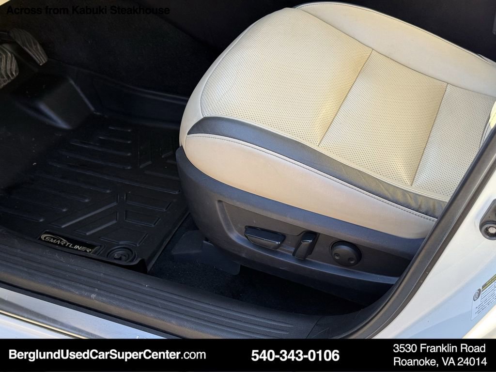 Used 2021 INFINITI QX50 Essential w/ Convenience Package image 16