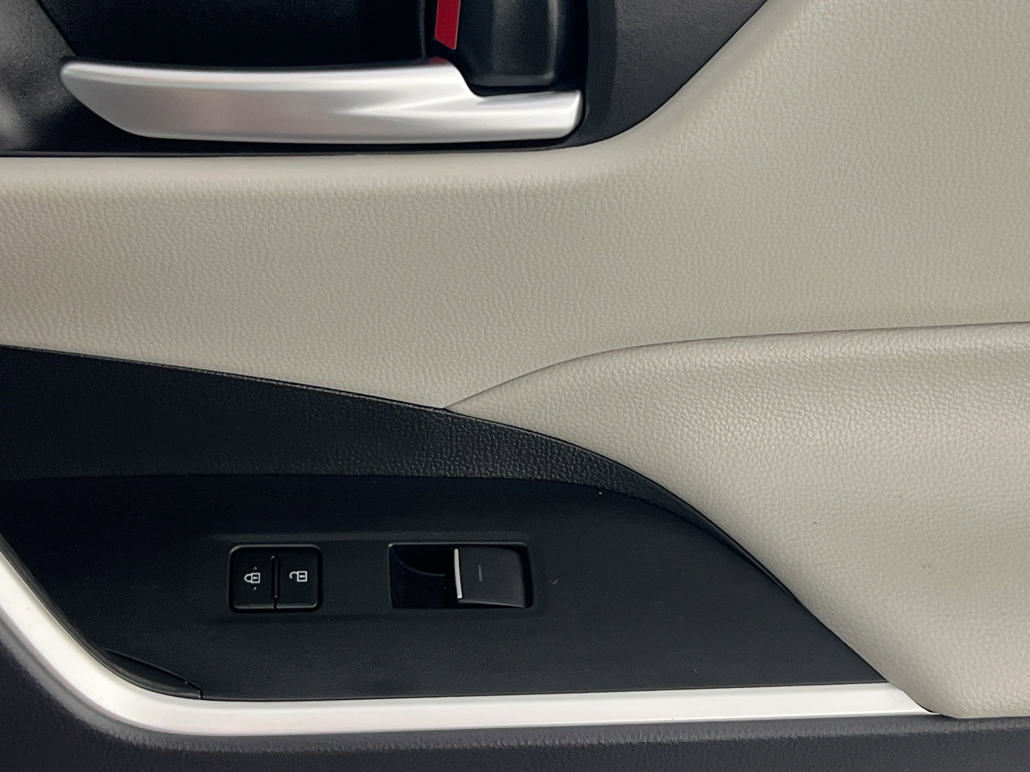 Used 2024 Toyota RAV4 XLE image 32