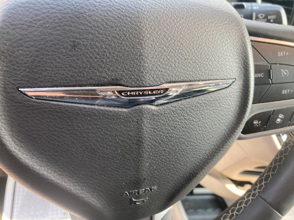 Used 2023 Chrysler Pacifica Touring-L FWD image 26
