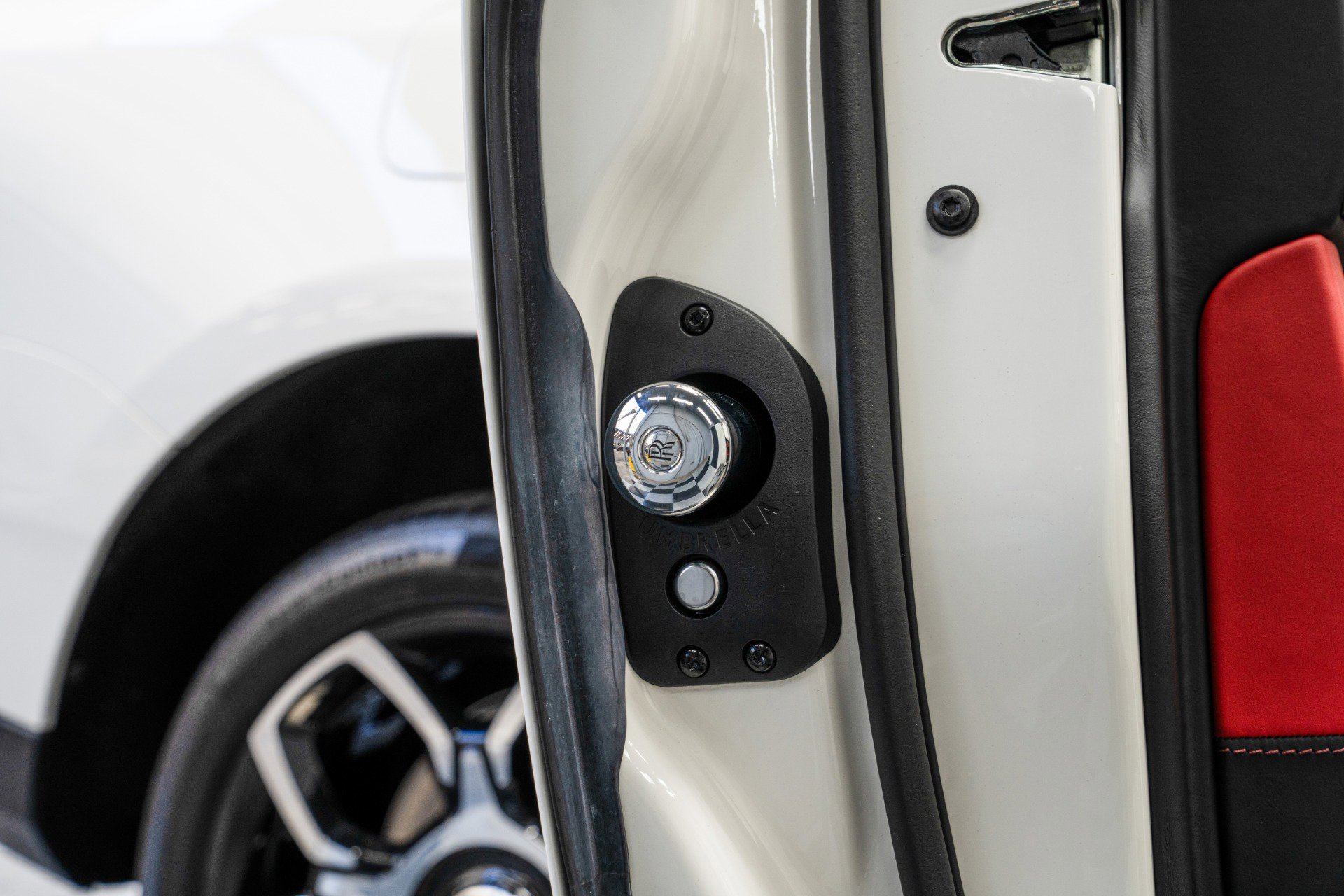 Used 2023 Rolls-Royce Cullinan Black Badge w/ Dark Exterior Package image 39