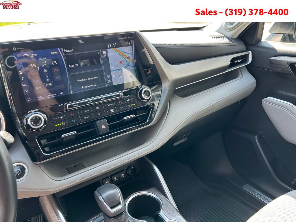 Certified 2021 Toyota Highlander Limited AWD/4WD image 17
