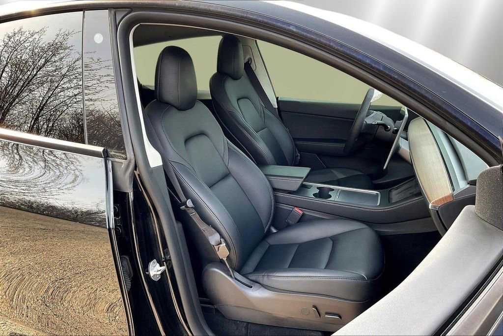 Used 2022 Tesla Model Y Long Range image 28