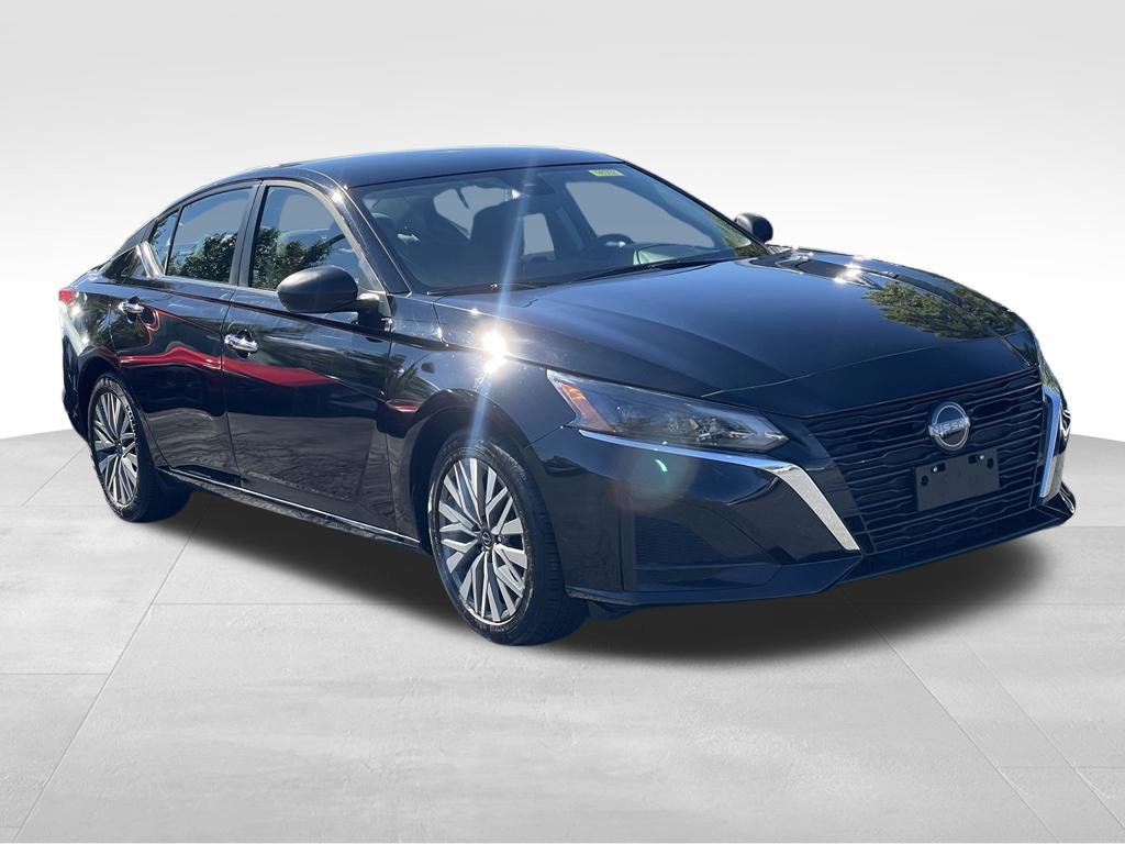 Certified 2024 Nissan Altima 2.5 SV FWD image 3