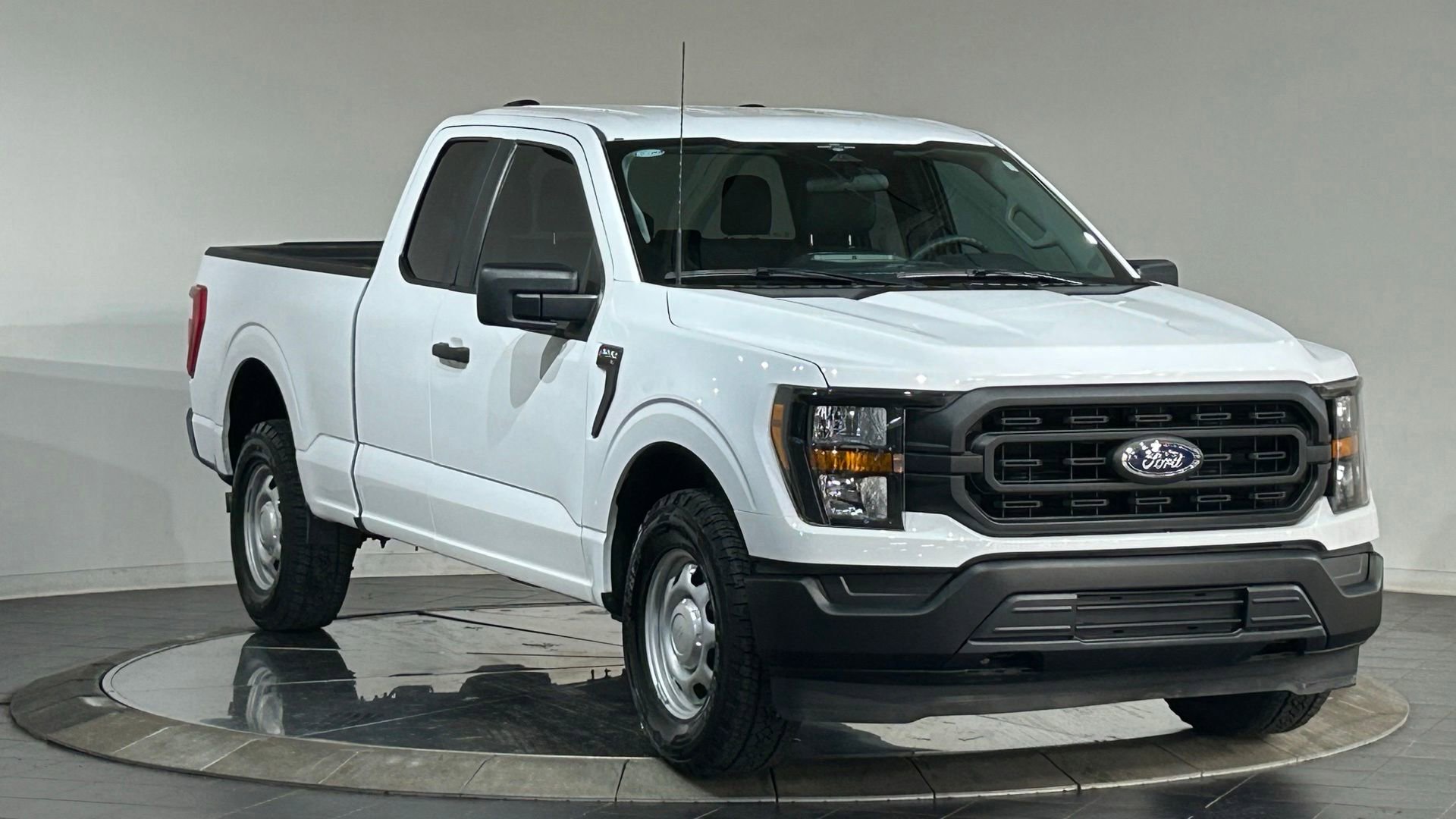 Used 2023 Ford F150 XL RWD image 2