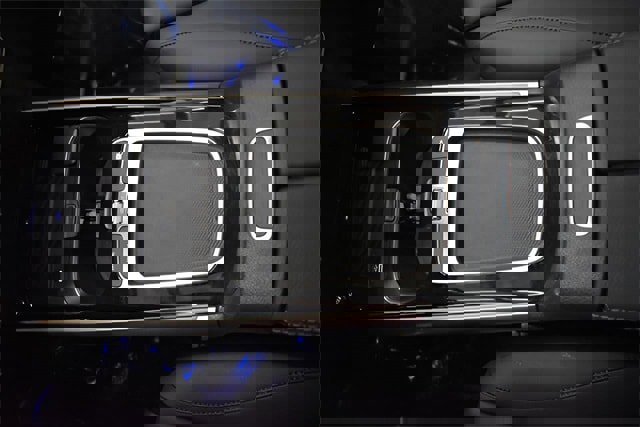 Used 2025 Mercedes-Benz GLA 250 4MATIC w/ Driver Assistance Package image 33