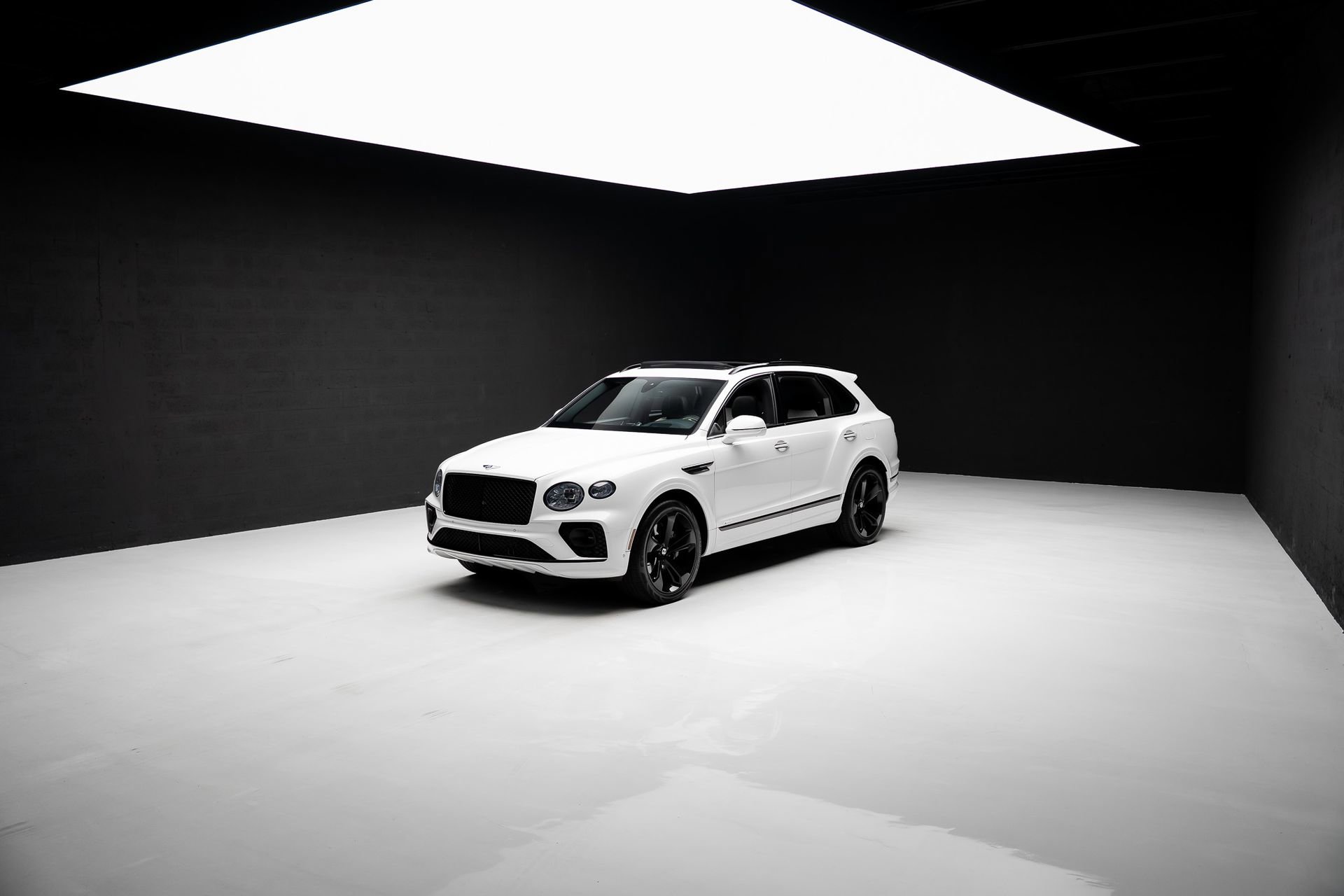 Used 2021 Bentley Bentayga Plug-In Hybrid AWD/4WD image 79