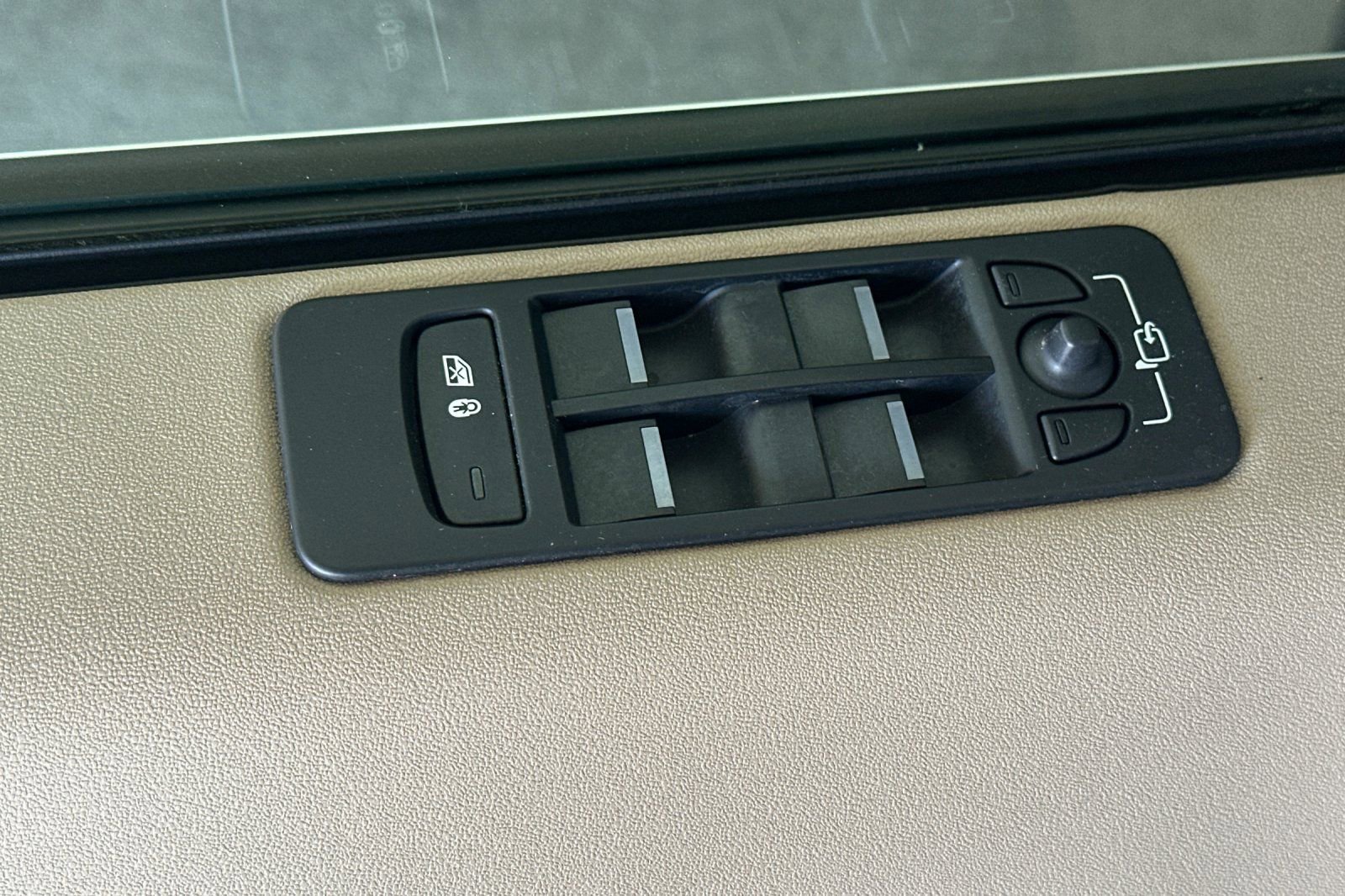 Used 2019 Land Rover Discovery Sport HSE image 12