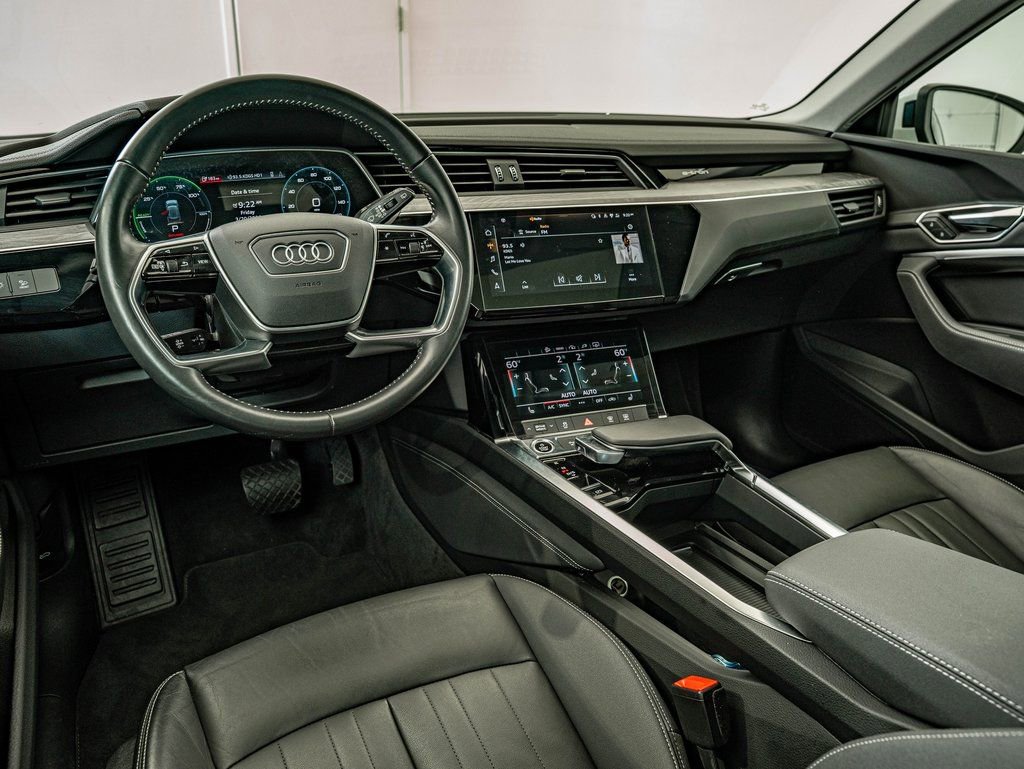 Used 2021 Audi e-tron Premium w/ Convenience Plus Package AWD/4WD image 4