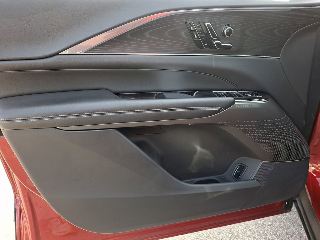 Used 2024 Cadillac Lyriq Luxury AWD/4WD image 12