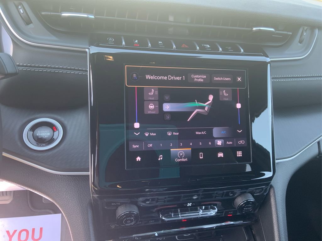 New 2025 Jeep Grand Cherokee L Altitude image 12