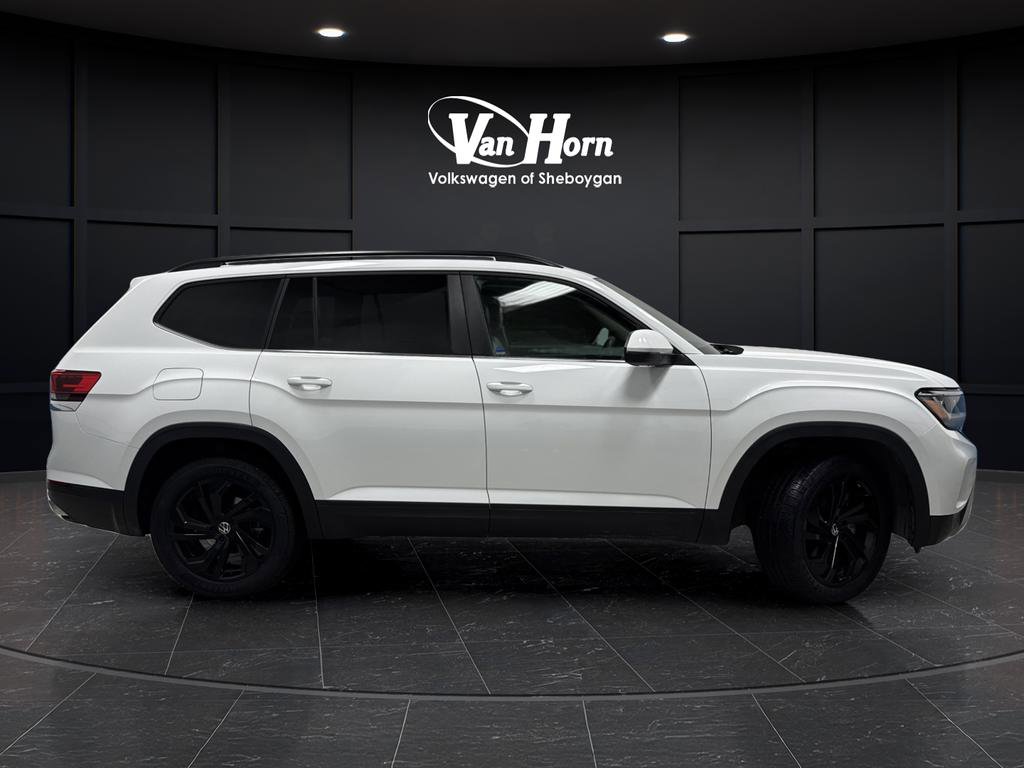 Used 2022 Volkswagen Atlas SE w/ Black Wheel Package image 2