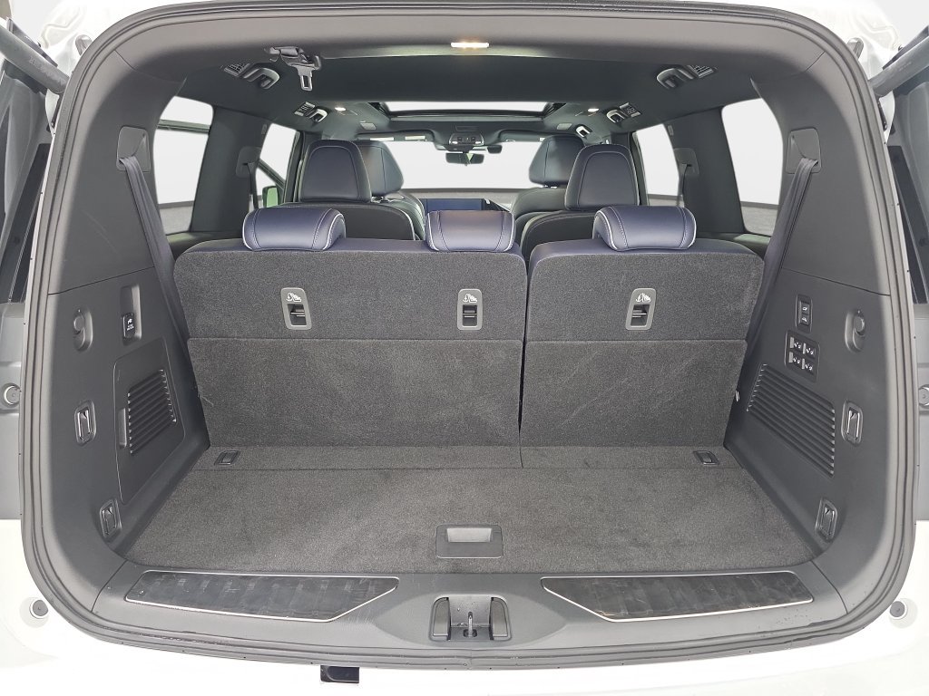 Certified 2026 INFINITI QX80 4WD w/ Sport Exterior Package image 32